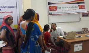 गांधीनगर, गुजरात में मेडिकल कैंप